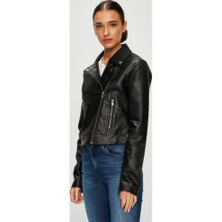 Pepe Jeans - Kurtka Jessie. Czarne bomberki damskie Pepe Jeans, l, z jeansu. W wyprzedaży za 399,90 zł.