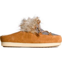 Buty MOON BOOT FAR SIDE SABOT FAUX FOX FUR. Brązowe buty trekkingowe damskie na zimę. W wyprzedaży za 698,00 zł.