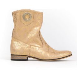 Wsuwane botki na płaskiej podeszwie - skóra naturalna - model 270 - kolor złoty wąż. Żółte botki damskie Zapato, ze skóry, klasyczne, bez obcasa, na płaskiej podeszwie, bez zapięcia. W wyprzedaży za 279,30 zł.