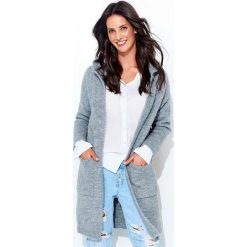 Numinou sweter damski NU_s34 uniwersalny, szary. Szare swetry damskie Numinou, s, w paski, eleganckie, z długim rękawem, długie, z kapturem. W wyprzedaży za 219,00 zł.