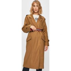 Scotch & Soda - Płaszcz. Brązowe kurtki damskie s, w paski, z elastanu, klasyczne. W wyprzedaży za 579,90 zł.