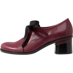 Lilimill SOUL Czółenka sznurowane matrix bordeaux. Czerwone czółenka damskie marki lilimill, ze skóry. Za 549,00 zł.