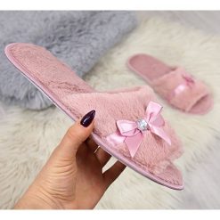 Kapcie domowe damskie różowe. Różowe klapki damskie . Za 29,99 zł.