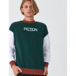 Bluza z napisem - Turkusowy. Niebieskie bluzy męskie House, s, z napisami, bez kołnierzyka, bez rękawów, bez kaptura. Za 89,99 zł.