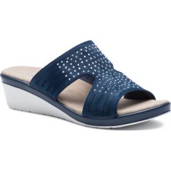 Klapki CLARA BARSON - WSJD22-01 Navy. Niebieskie klapki damskie Clara Barson, bez wzorów, ze skóry ekologicznej, bez obcasa, na obcasie. Za 69,99 zł.