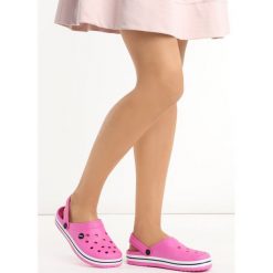 Różowe Klapki Schnappi. Brązowe crocsy damskie marki Born2be, z materiału, na obcasie. Za 14,99 zł.
