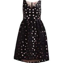 Chi Chi London Curvy PAYTON Sukienka koktajlowa black. Czarne sukienki koktajlowe Chi Chi London Curvy, z materiału. Za 349,00 zł.