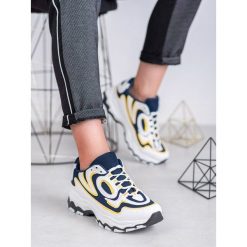 DAMSKIE BUTY SPORTOWE. Buty sportowe damskie Kayla, bez wzorów, bez zapięcia. Za 65,90 zł.