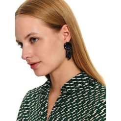 Eleganckie kolczyki. Czarne kolczyki damskie Top Secret. W wyprzedaży za 34,99 zł.