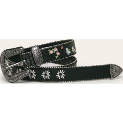 Desigual - Pasek. Czarne paski damskie Desigual, w paski, z poliesteru. W wyprzedaży za 119,90 zł.