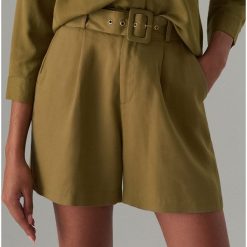 Szorty z lyocellu z paskiem - Khaki. Brązowe szorty damskie Mohito, bez wzorów, z lyocellu. Za 109,99 zł.