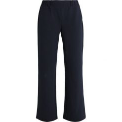 Kaffe JILLIAN GENT WIDE PANTS Spodnie materiałowe midnight marine. Niebieskie spodnie damskie Kaffe, bez wzorów, z elastanu, marine. Za 379,00 zł.