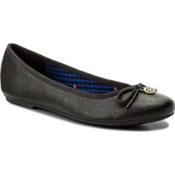 Baleriny TOMMY HILFIGER - Basic Leather Ballerina Charm FW0FW02814 Black 990. Czarne baleriny damskie TOMMY HILFIGER, bez wzorów, ze skóry, klasyczne, bez obcasa, na płaskiej podeszwie. W wyprzedaży za 279,00 zł.