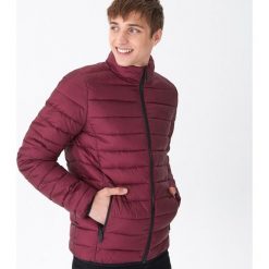 Pikowana kurtka basic - Bordowy. Czerwone kurtki męskie House, s, bez wzorów, bez kaptura. Za 129,99 zł.