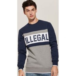Bluza z nadrukiem Illegal - Granatowy. Niebieskie bluzy męskie rozpinane marki House, l, z nadrukiem. Za 99,99 zł.