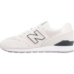 New Balance MRL996 Tenisówki i Trampki white. Białe tenisówki damskie marki New Balance, ze skóry. W wyprzedaży za 251,40 zł.