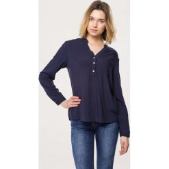 Granatowa Koszula Fiber. Niebieskie bluzki damskie Born2be, s, bez wzorów, bez kołnierzyka, bez rękawów. Za 49,99 zł.
