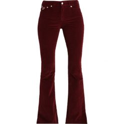 LOIS Jeans RAVAL SPLIT AGED Spodnie materiałowe burgundy. Czerwone boyfriendy damskie LOIS Jeans. Za 549,00 zł.