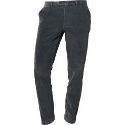 Chinosy męskie: Hackett London ASHBY SLIM Spodnie materiałowe khaki