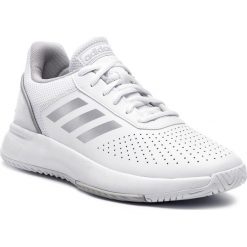 Buty adidas - Courtsmash F36262 Ftwwht/Msilve/Gretwo. Białe buty sportowe męskie Adidas, ze skóry, bez zapięcia, tenisowe. W wyprzedaży za 169,00 zł.