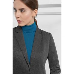 Marynarka z metaliczną nitką. Szare marynarki i żakiety damskie Orsay, z nylonu, eleganckie. W wyprzedaży za 95,00 zł.