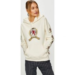 Tommy Jeans - Bluza. Białe bluzy damskie Tommy Jeans, s, z nadrukiem, z bawełny, bez rękawów, z kapturem. W wyprzedaży za 319,90 zł.