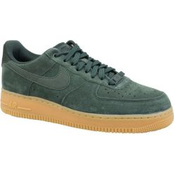 Nike Air Force 1 '07 lv8 Suede aa1117-300 46 Zielone. Zielone buty sportowe męskie marki Nike, ze skóry, Nike Air Force. W wyprzedaży za 379,99 zł.