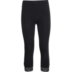 Legginsy rybaczki do spania z koronką bonprix czarny. Czarne legginsy damskie bonprix, w koronkowe wzory, z bawełny. Za 34,99 zł.