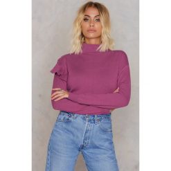 Golfy damskie: NA-KD Sweter z golfem i falbaną – Purple