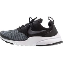 Nike Sportswear PRESTO FLY SE (GS) Tenisówki i Trampki black/anthracite/cool grey/white. Czarne trampki dziewczęce Nike Sportswear, z tworzywa sztucznego. W wyprzedaży za 271,20 zł.