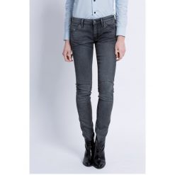 G-Star Raw - Jeansy. Szare jeansy damskie marki G-Star RAW, z obniżonym stanem. W wyprzedaży za 329,90 zł.