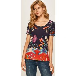 Desigual - T-shirt. Niebieskie topy sportowe damskie Desigual, s, bez wzorów, z wiskozy, z krótkim rękawem. W wyprzedaży za 139,90 zł.