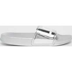 Blukids - Klapki dziecięce. Szare sandały dziewczęce Blukids, z materiału, bez zapięcia. Za 49,90 zł.