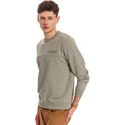 Bluza gladka. Zielone bluzy męskie Top Secret, na wiosnę, s, z napisami, klasyczne, z klasycznym kołnierzykiem, z długim rękawem, długie, bez kaptura. Za 79,99 zł.