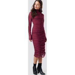 NA-KD Party Siateczkowa sukienka z marszczeniem - Purple. Fioletowe sukienki na komunię NA-KD Party, na imprezę, ze stójką. Za 121,95 zł.