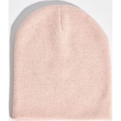 Gładka czapka - Różowy. Czerwone czapki zimowe damskie Sinsay. Za 14,99 zł.