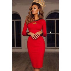 Sukienka ASHLEY RED. Czerwone sukienki damskie Sukienka ASHLEY RED, xl, bez wzorów, bez kołnierzyka, z krótkim rękawem, krótkie, mini. W wyprzedaży za 69,00 zł.
