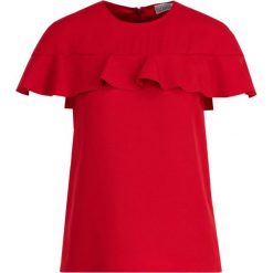 Bluzka Red Valentino SR3AAA60. Czerwone bluzki damskie Red Valentino, bez wzorów, z wiskozy, bez kołnierzyka, bez rękawów. W wyprzedaży za 609,00 zł.