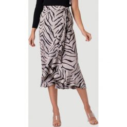 Spódnica w kolorze kremowym ze wzorem. Białe spódniczki damskie Urban Touch, w paski, midi. W wyprzedaży za 149,95 zł.
