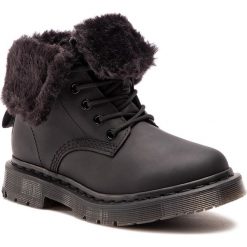 Glany DR. MARTENS - 1460 Kolbert 24015201 Black. Czarne glany damskie Dr. Martens, ze skóry, klasyczne, bez obcasa, bez zapięcia. W wyprzedaży za 469,00 zł.