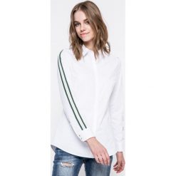 Answear - Koszula Sporty Fusion. Białe koszule damskie ANSWEAR, na co dzień, s, bez wzorów, z elastanu, klasyczne, z klasycznym kołnierzykiem, z długim rękawem. W wyprzedaży za 99,90 zł.