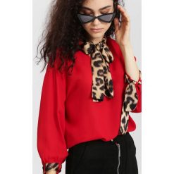 Czerwona Bluzka Work Hard. Czerwone bralety marki other, uniwersalny. Za 79,99 zł.
