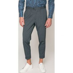 Guess Jeans - Spodnie. Niebieskie jeansy męskie Guess Jeans, na co dzień, m, z aplikacjami, z elastanu, casualowe. W wyprzedaży za 269,90 zł.