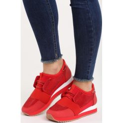 Czerwone Buty Sportowe I'll Rise. Czerwone buty sportowe damskie marki KALENJI, z gumy. Za 89,99 zł.