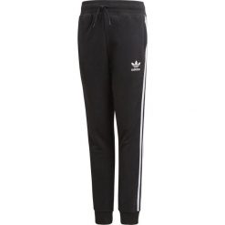 MŁODZIEŻOWE SPODNIE ADIDAS ORIGINALS TREFOIL (128). Żółta spodnie chłopięce Adidas, w paski, z bawełny, młodzieżowe. Za 179,99 zł.