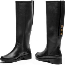 Kalosze Stuart Weitzman Griffin ZO12774. Czarne kalosze damskie Stuart Weitzman, bez wzorów. W wyprzedaży za 569,00 zł.
