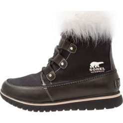 Buty zimowe damskie: Sorel COZY JOAN X CELEBRATION Botki sznurowane black