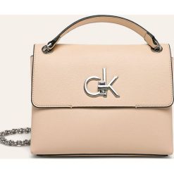 Calvin Klein - Torebka. Listonoszki damskie Calvin Klein, z aplikacjami, ze skóry ekologicznej, na ramię, z aplikacjami. Za 699,90 zł.