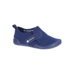 Buty do gimnastyki Ultralight dla maluchów. Niebieskie buciki niemowlęce DOMYOS, z poliesteru, bez zapięcia. Za 34,99 zł.