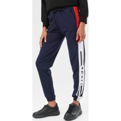 Granatowo-Czerwone Spodnie Mezesha. Niebieskie spodnie damskie Born2be, s, z dresówki. Za 79,99 zł.